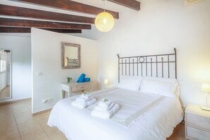 3 室のベッドルーム、アイロン / アイロン台、WiFi (無料)、ベッドシーツ