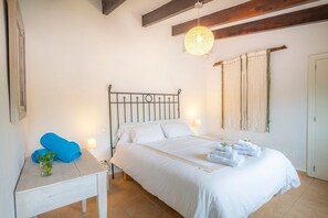 3 bedrooms, iron/ironing board, free WiFi, bed sheets