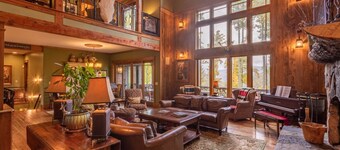 Homestead Lodge at Eagles Nest - views, hot tub, pool table, pet friendly