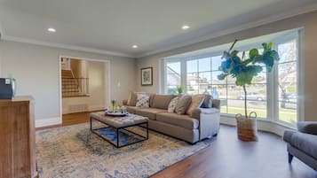 Smart TV, table tennis