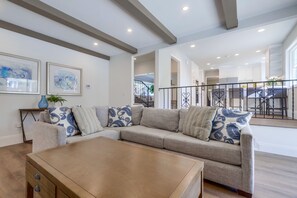 Smart TV, table tennis