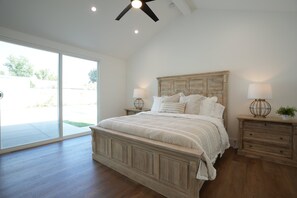 5 habitaciones, tabla de planchar con plancha y cuna de viaje 