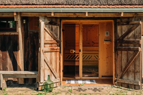 Pommernhaus Forsthaus Rieth on the lake, sauna, fireplace, rowing boat - large fenced-in area