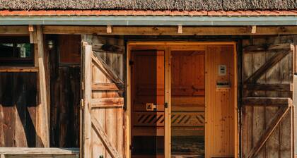 Pommernhaus Forsthaus Rieth on the lake, sauna, fireplace, rowing boat - large fenced-in area
