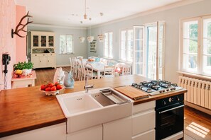 Unclassified image, 2 of 33, button