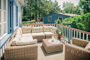 Terrace/patio - Pommernhaus Forsthaus Rieth on the lake, sauna, fireplace, rowing boat - large fenced-in area (Rieth am See)