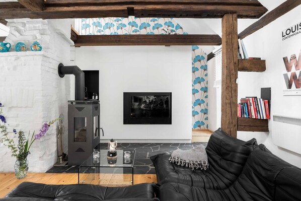 Unclassified image, 1 of 42, button