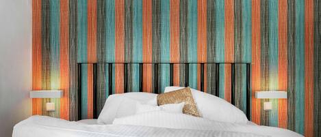 2 bedrooms, desk, WiFi, bed sheets