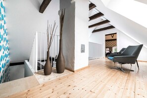 Unclassified image, 2 of 42, button