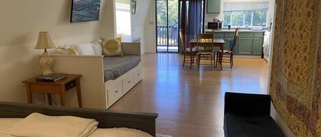 1 soverom, strykejern/-brett, wi-fi (inkludert) og sengetøy