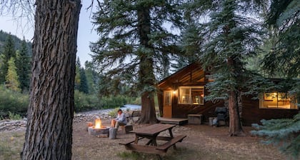 The Call of the Water - Private luxury cabin on river in San Juan Nat Forest!