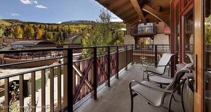 Corner Unit Ski-in/out residence is just steps from the Lifts!