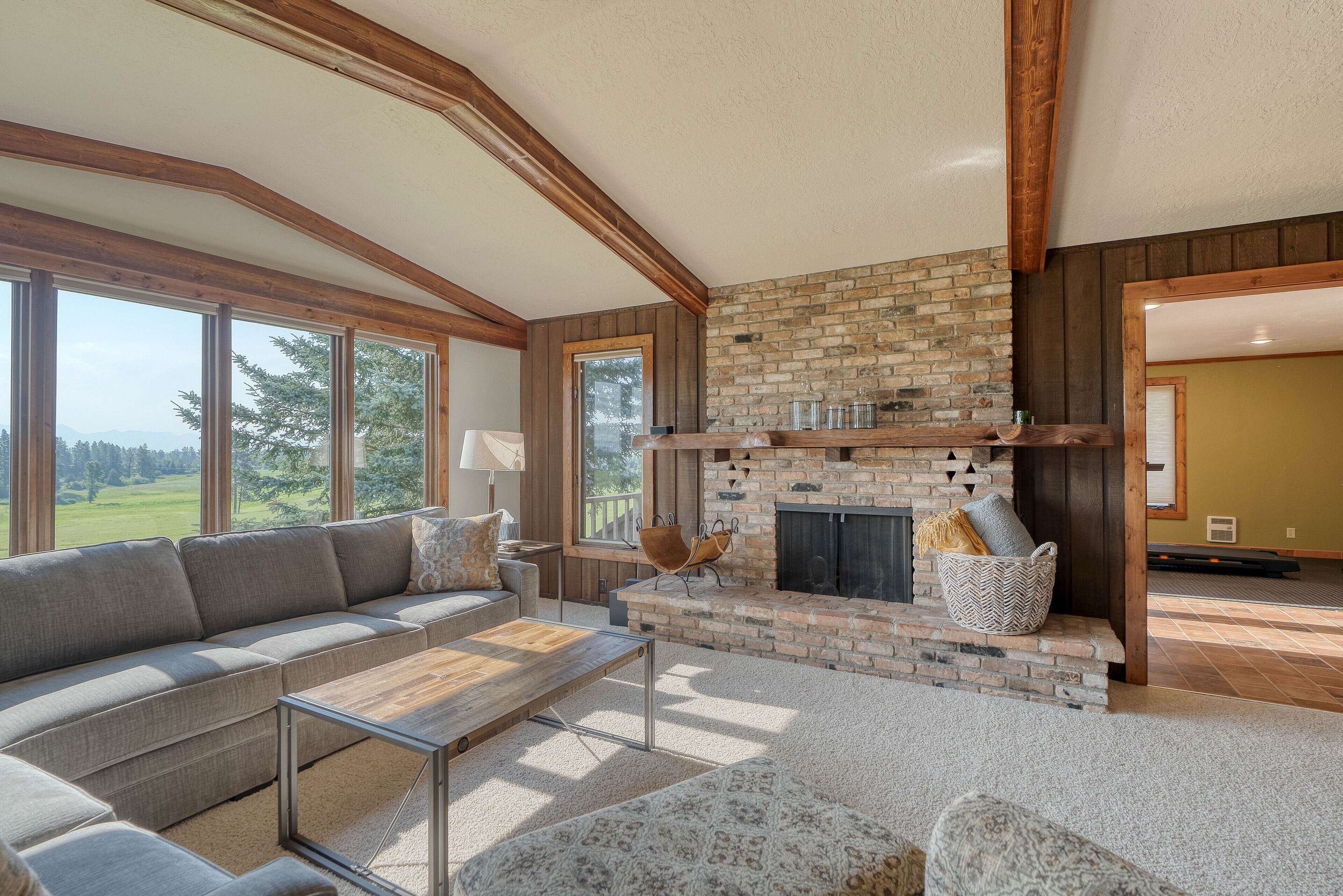 Smart TV, fireplace, offices