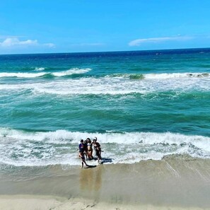 Playa privada y playa de arena blanca