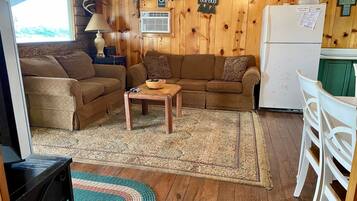 Cabin, Private Bathroom (River House 168B) | Interior