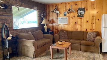 Cabin, Private Bathroom (River House 168B) | Interior