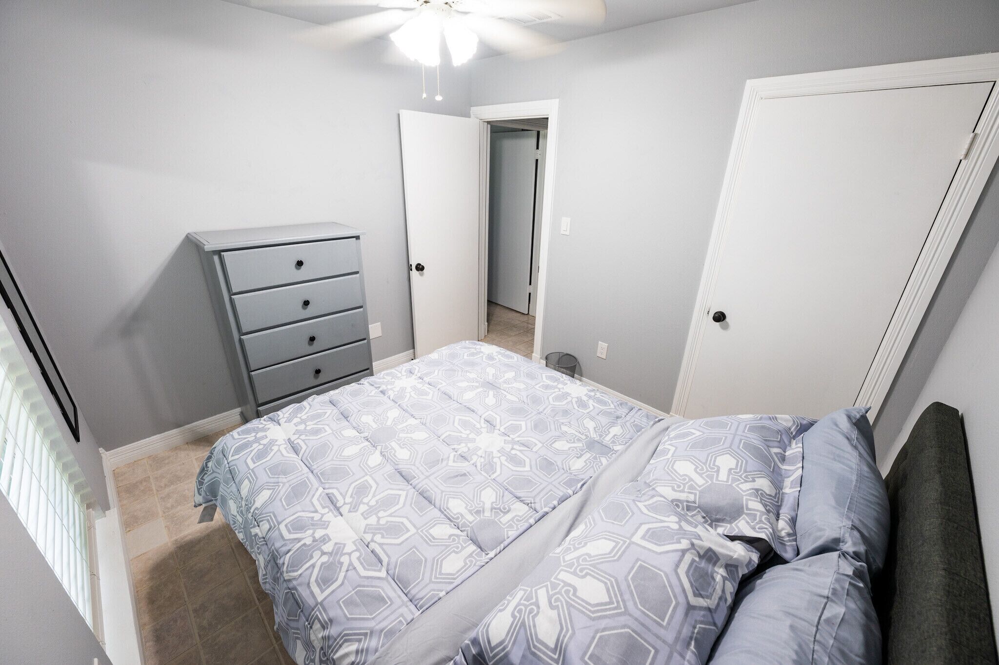 Cozy & Homey ~ ♛Queen Beds ~ ☀Patio ~ Free Parking