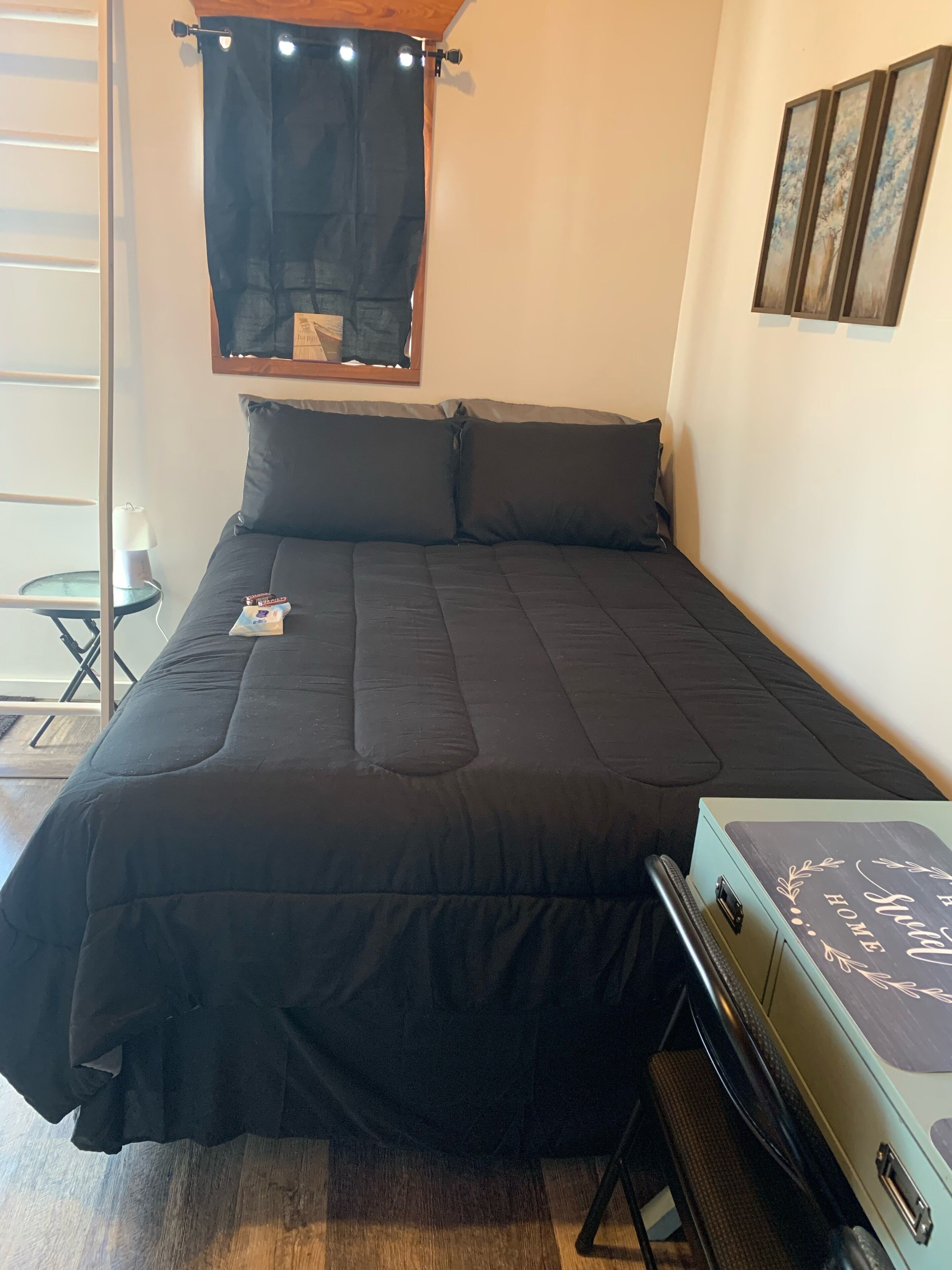 5 star Luxury tiny house,POOL, SuperHost, Event stage,2 acres,pet n horse corral