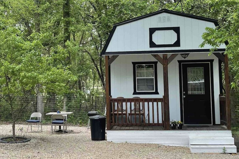 5 star Luxury tiny house,POOL, SuperHost, Event stage,2 acres,pet n horse corral