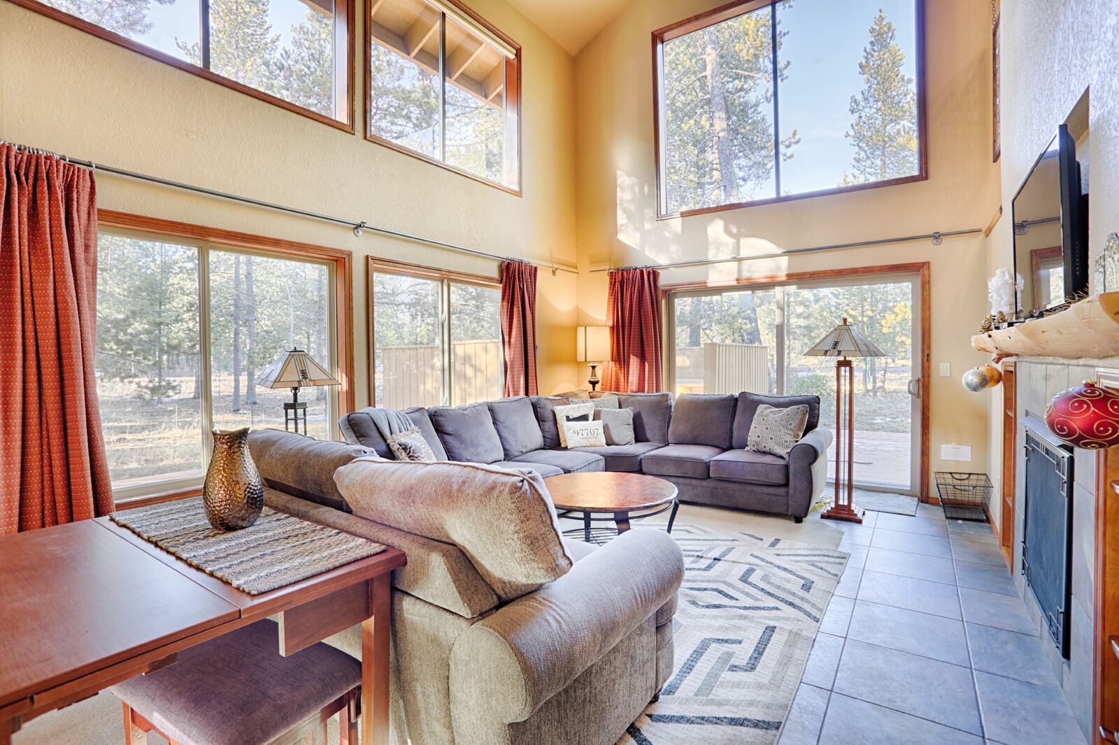 Two Living Spaces, Game Room, Hot Tub, Great Patio Areas - Pioneer 1