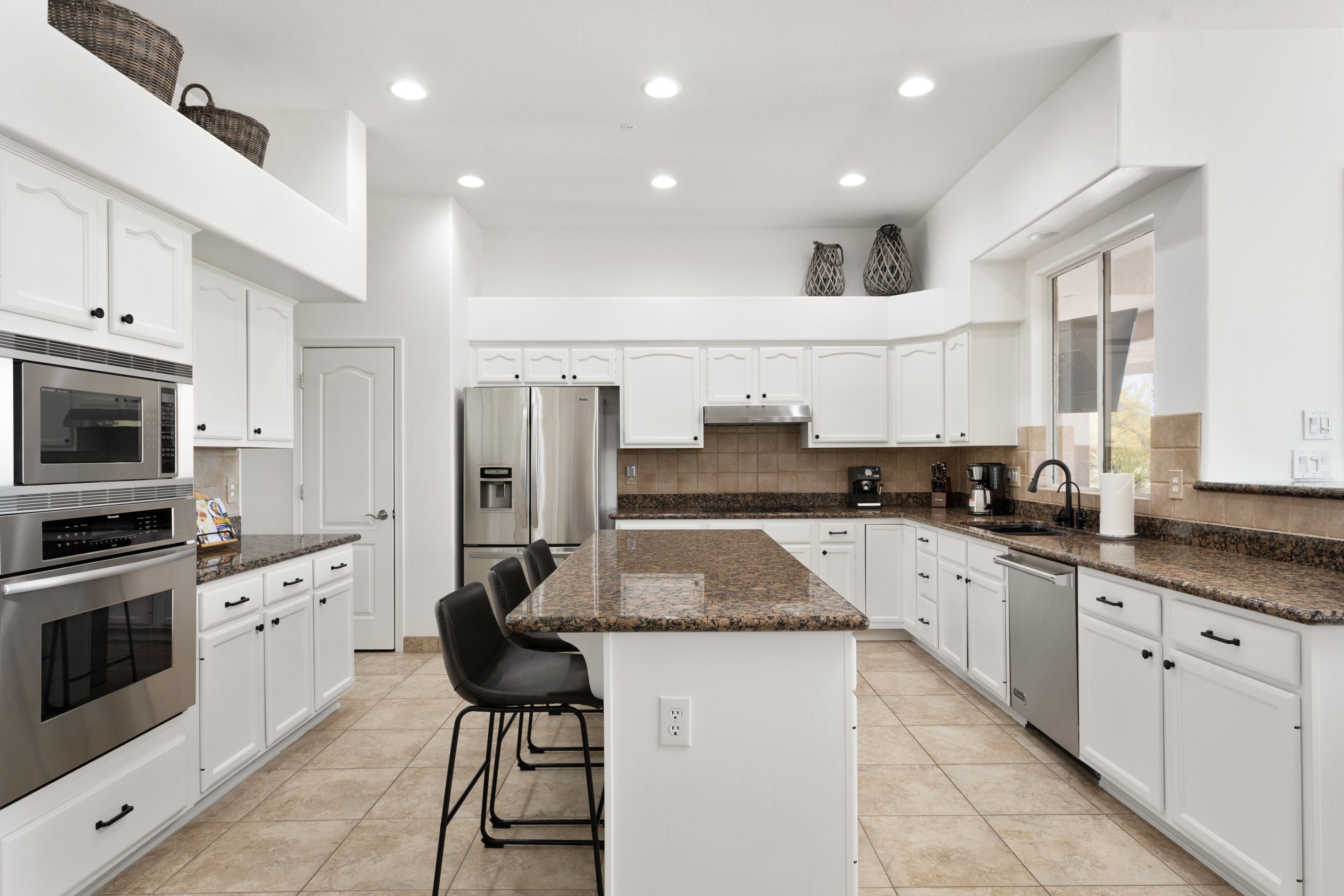 Serene desert views and private pool! Lariat Lane