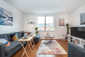 Apartment | Living area | Flat-screen TV - K Suites - Queen's Wharf (Reading)