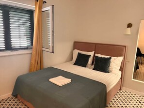 WiFi - Studio apartment by the sea (Kaštel Sućurac)