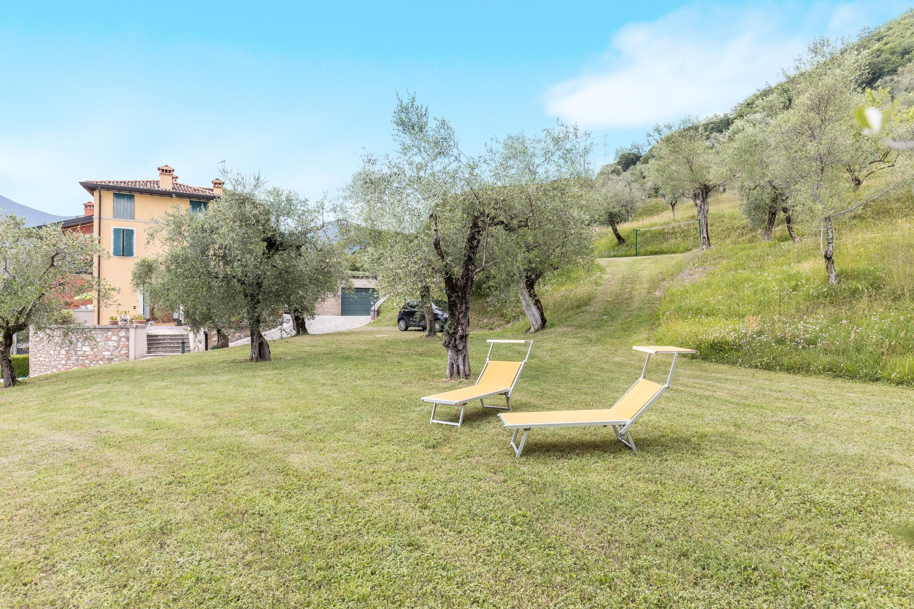 Apartment Casa Mandello with Mountain View, Lake View, Wi-Fi, A/C & Garden