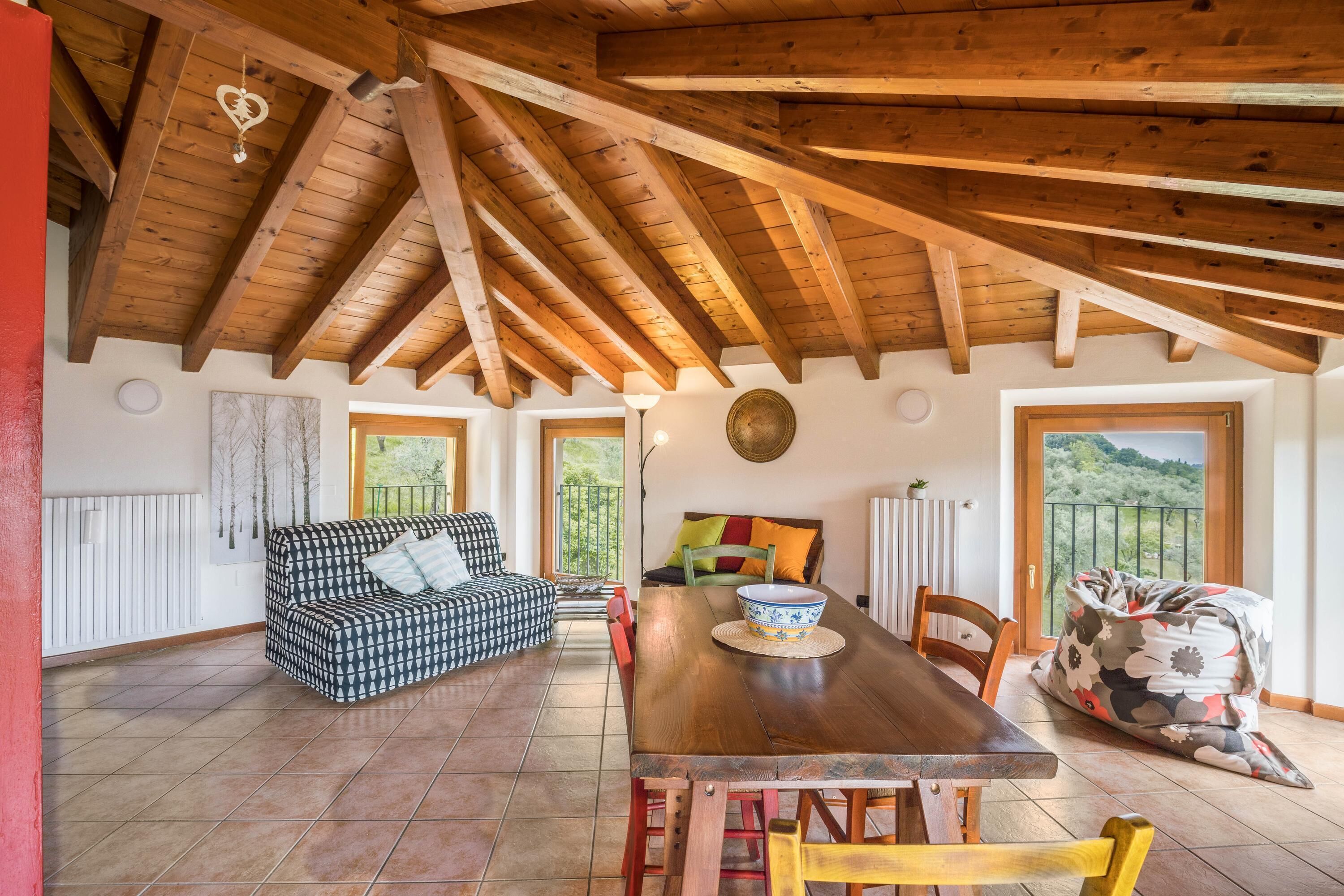 Apartment Casa Mandello with Mountain View, Lake View, Wi-Fi, A/C & Garden