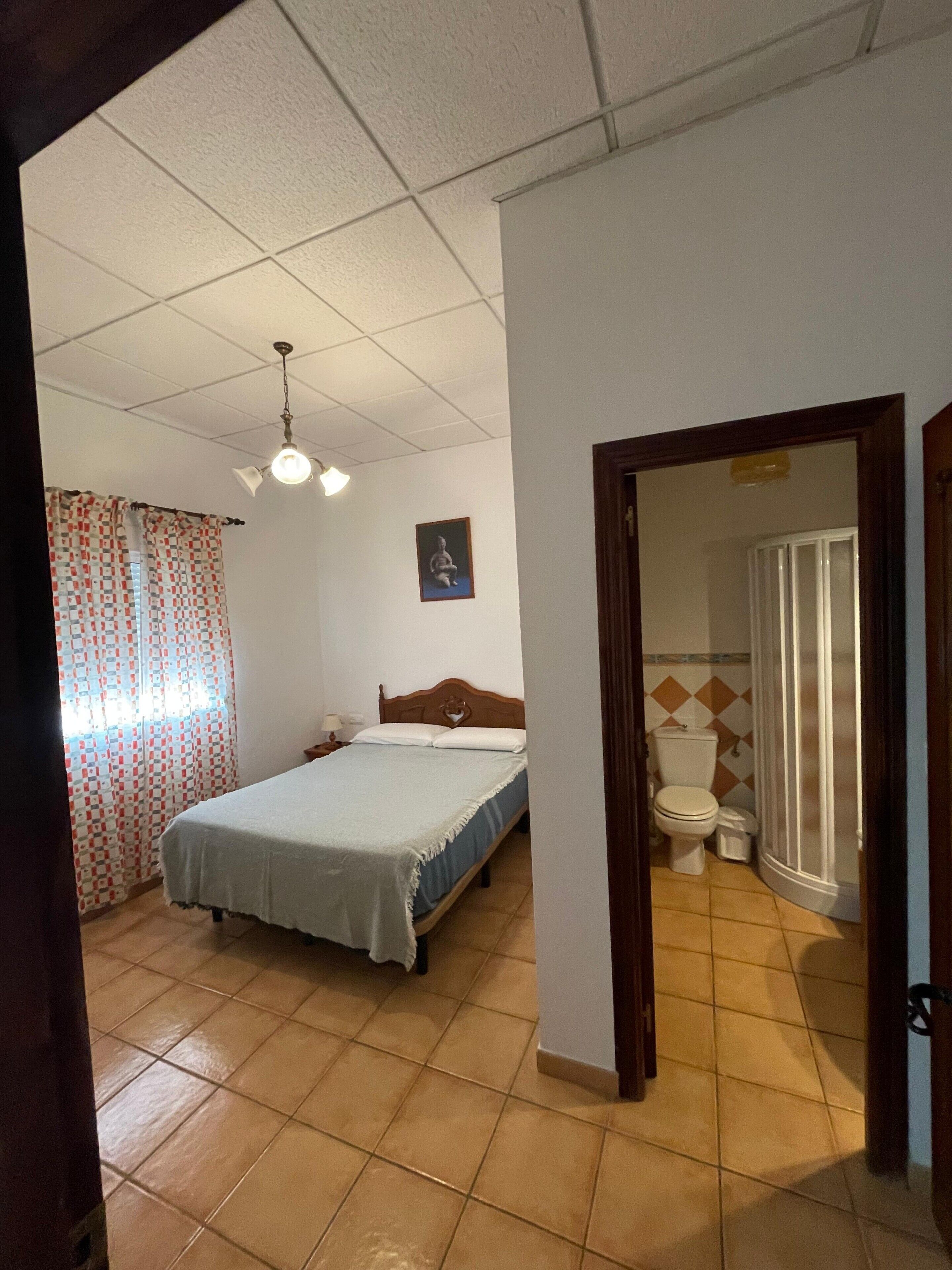1 chambre, fer et planche à repasser, Wi-Fi gratuit, draps fournis