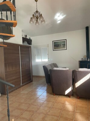 Interior - Pet-Friendly Apartment “Finca la Tacita Petunia” with Pool & Wi-Fi (Conil de la Frontera)