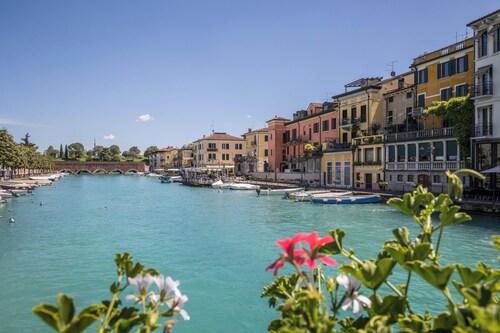 Vacation Home 'Homely Feeling' with Wi-Fi, A/C, Balcony & Garden