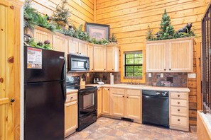 Fridge, microwave, oven, stovetop - Relax, Explore, Repeat: Your Branson Adventure Starts Here! (Branson)