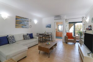 TV - Vacation Apartment Refugio Salgados with Balcony, Garden & Wi-Fi (Vale Rabelho - Albufeira)