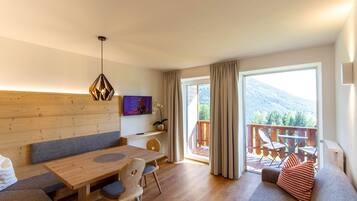 Fernseher, Tischtennisplatte