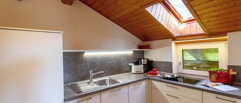 Kühlschrank, Herdplatte, Geschirrspüler