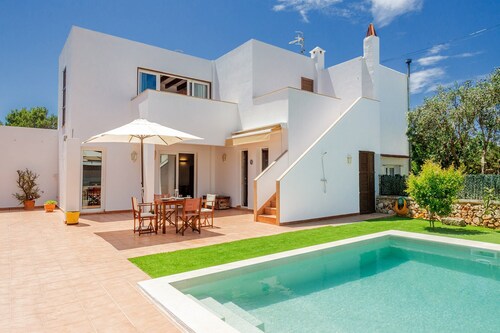 Ferienwohnung "Villa Payu" mit Pool, WLAN, A/C, Balkon, Terrasse & Garten