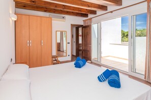 2 bedrooms, iron/ironing board, free WiFi, bed sheets - Vacation Apartment “Villa Payu” with Pool, Wi-Fi, A/C, Balcony, Terrace & Garden (Son Carrió, Ciutadella de Menorca)