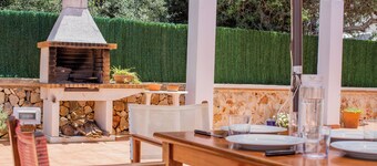 Vacation Apartment “Villa Payu” with Pool, Wi-Fi, A/C, Balcony, Terrace & Garden