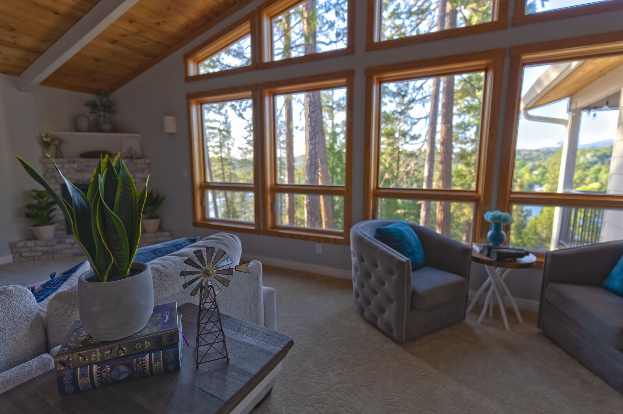 Cozy Mountain retreat with Lake views near Yosemite