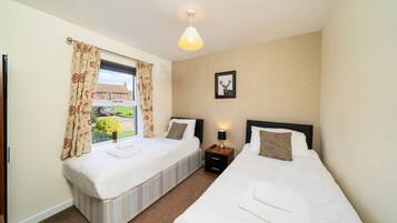 2 dormitorios, tabla de planchar con plancha, wifi gratis y ropa de cama