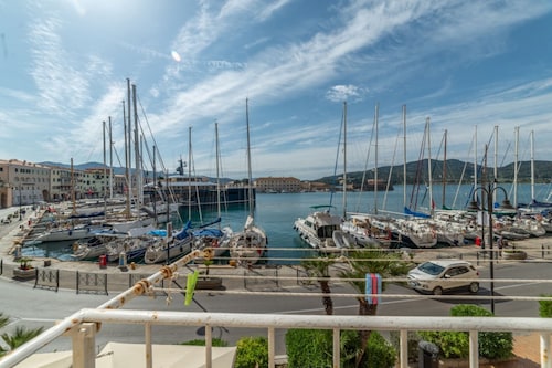 Bilocale La Tonnina vista mare sulla Darsena