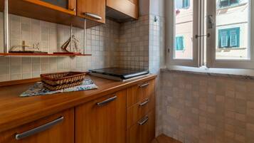 Fridge, microwave, oven
