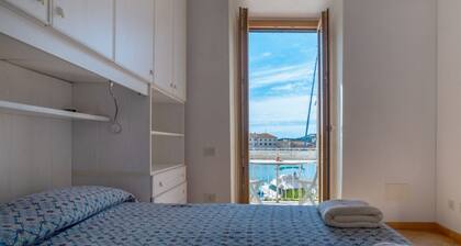 La Tonnina overlooking the sea of Darsena