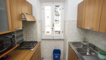 Frigorifero, microonde, forno