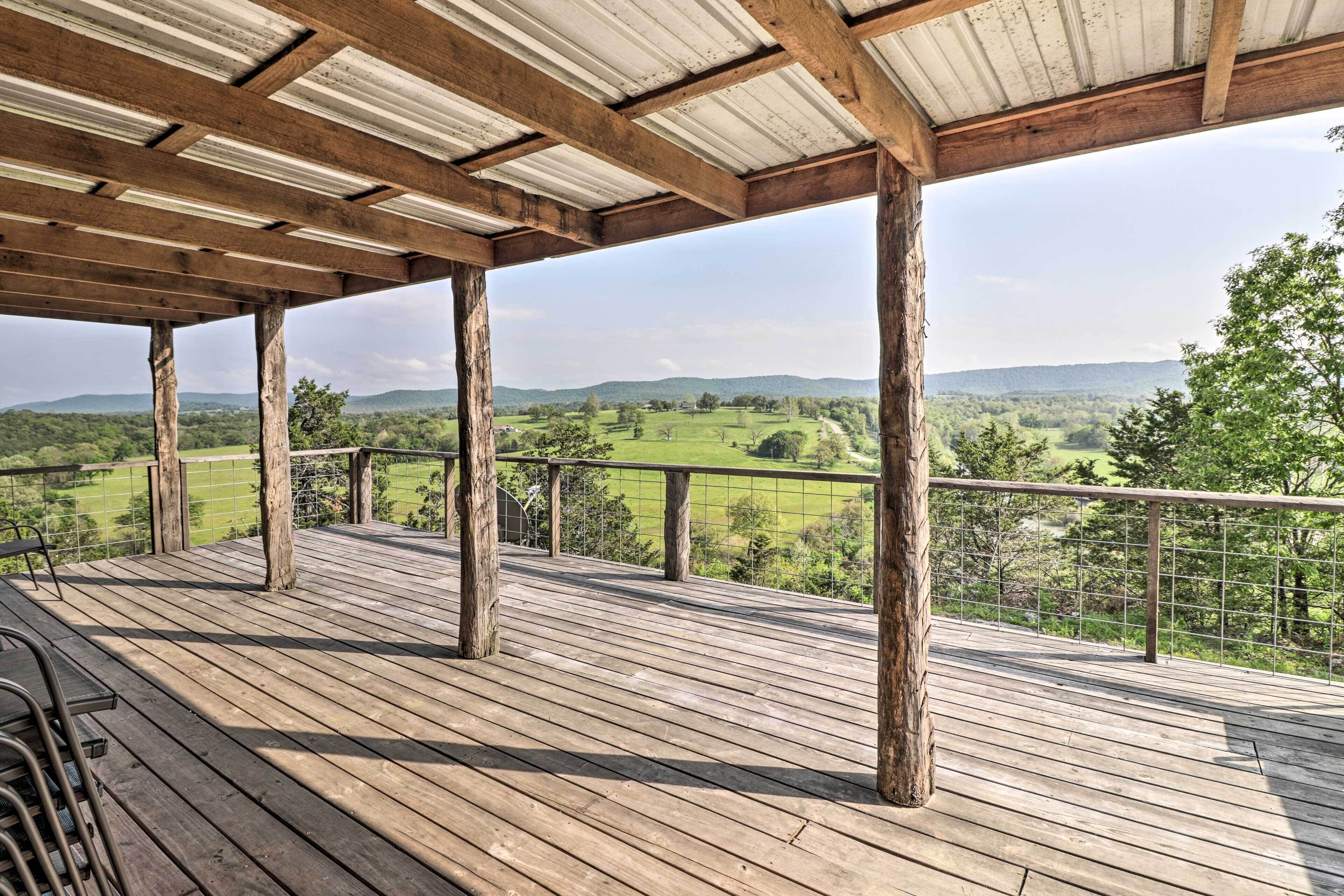 'CJ's Crooked Hideaway' - Secluded Retreat!