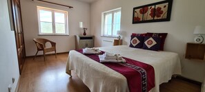 2 chambres, fer et planche à repasser, accès au Wi-Fi (inclus)