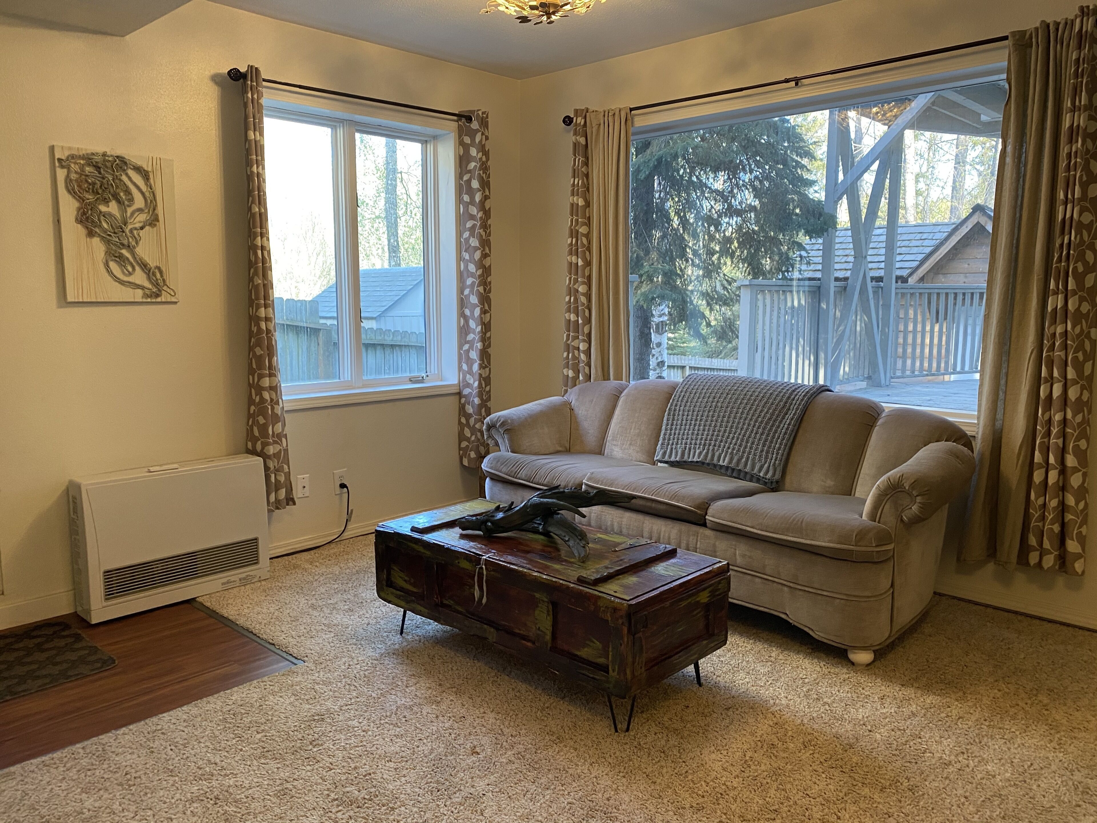 Charming "One-Of-A-Kind" Sunny Apt