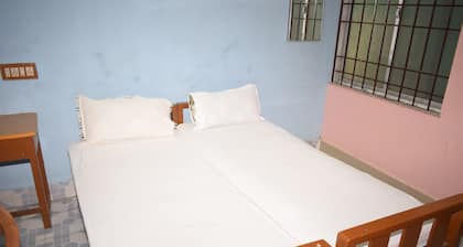 Parisha Residency - Temple Side Hotel