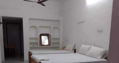 Parisha Residency - Temple Side Hotel